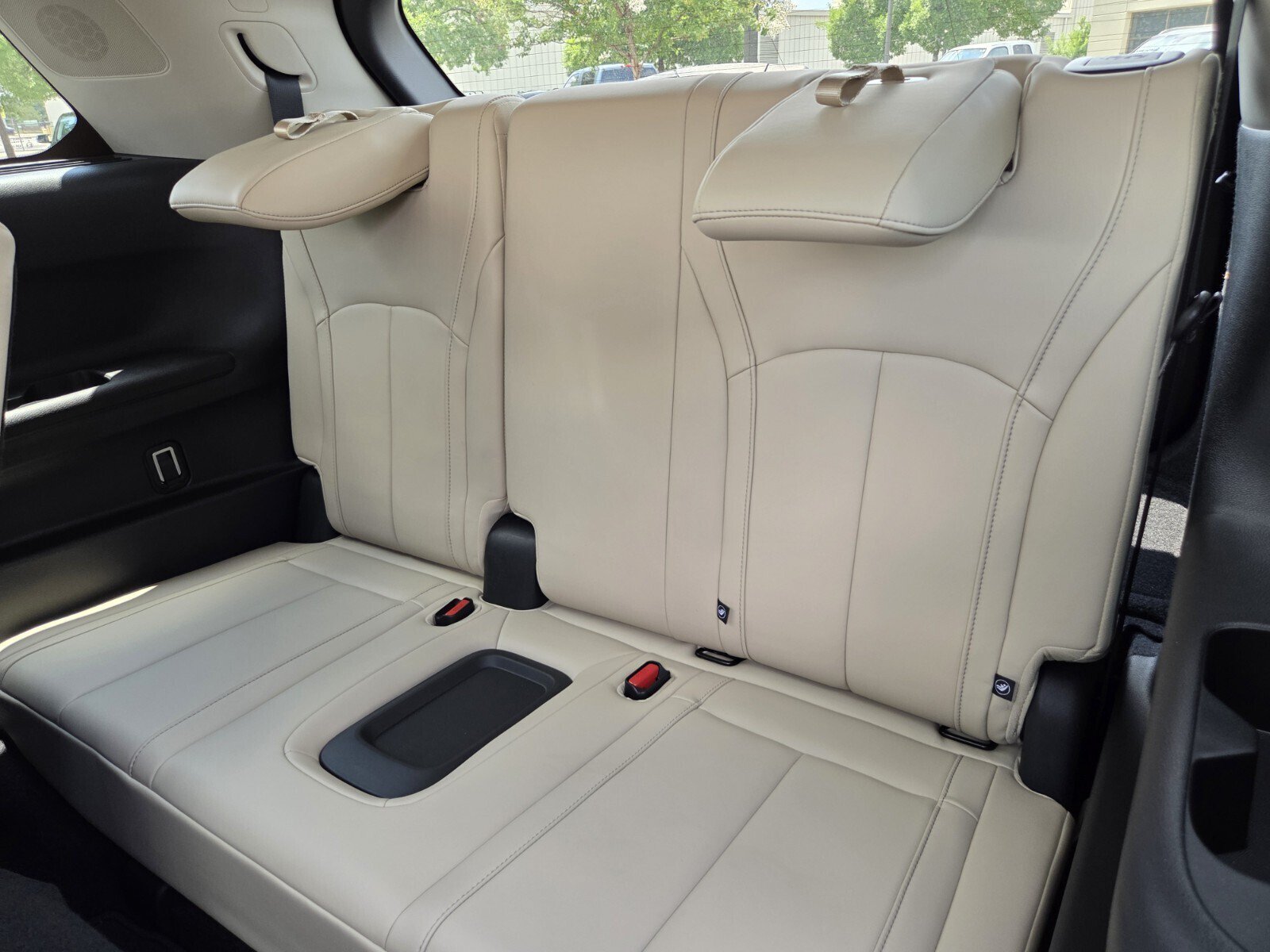 Used 2023 INFINITI QX60 Sensory w/ Vision Package AWD/4WD image 11