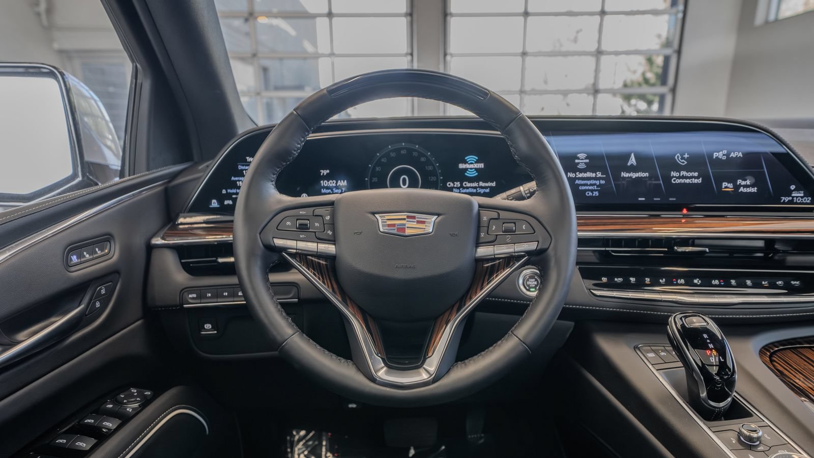Used 2024 Cadillac Escalade Premium Luxury AWD/4WD image 9