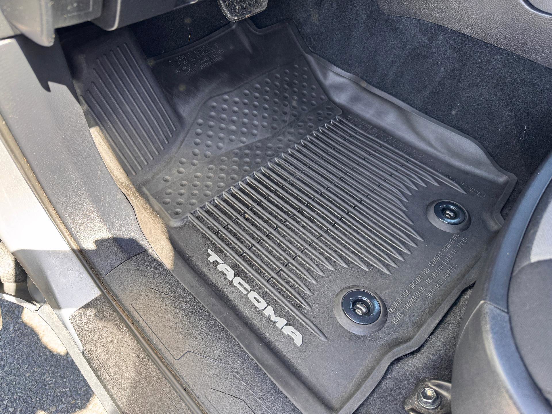 Used 2020 Toyota Tacoma TRD Off-Road AWD/4WD image 13