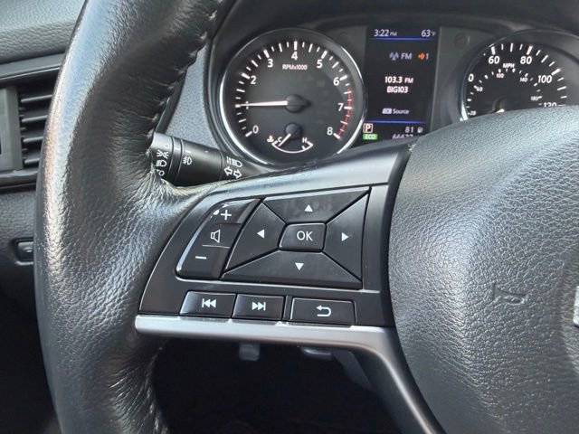 Used 2018 Nissan Rogue SV w/ Premium Package image 16