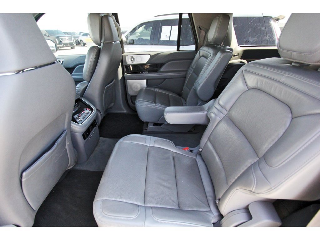 Used 2021 Lincoln Navigator L Reserve w/ Luxury Package AWD/4WD image 7
