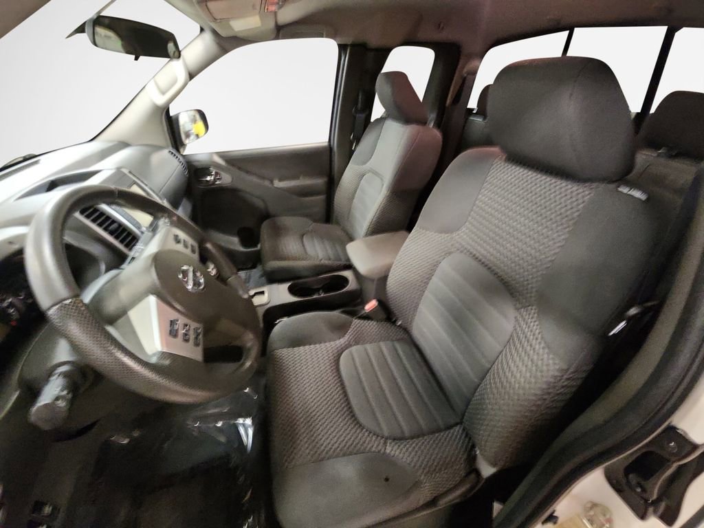 Used 2019 Nissan Frontier SV image 12