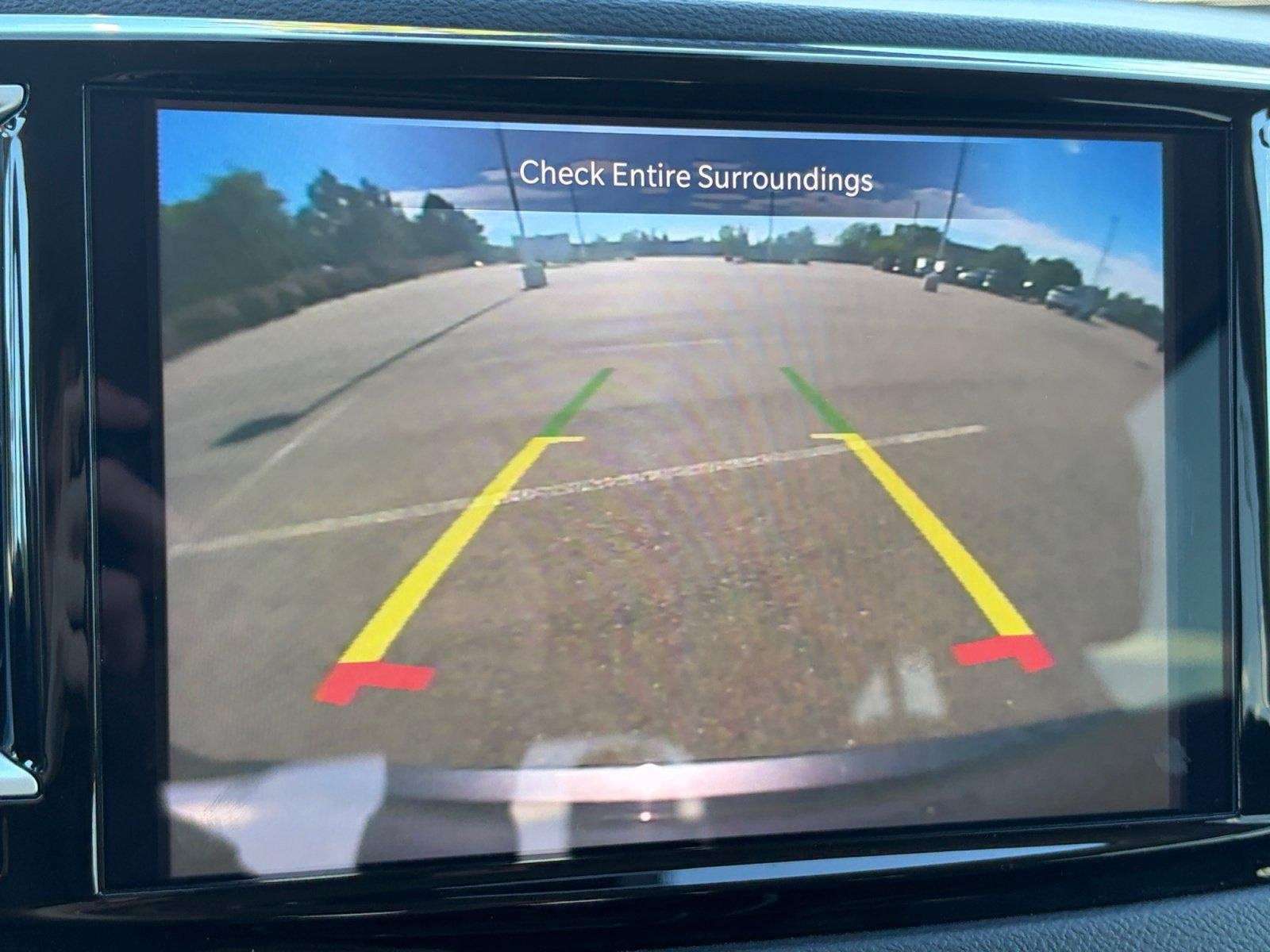 Used 2023 Chrysler Pacifica Touring-L FWD image 17