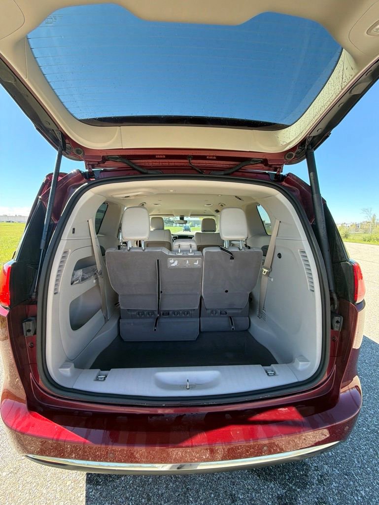 Used 2020 Chrysler Pacifica Touring-L FWD image 8