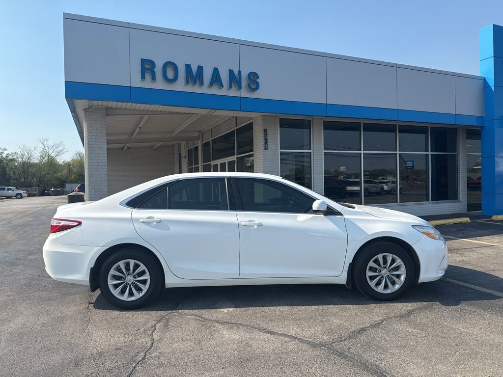 Used 2017 Toyota Camry LE image 2