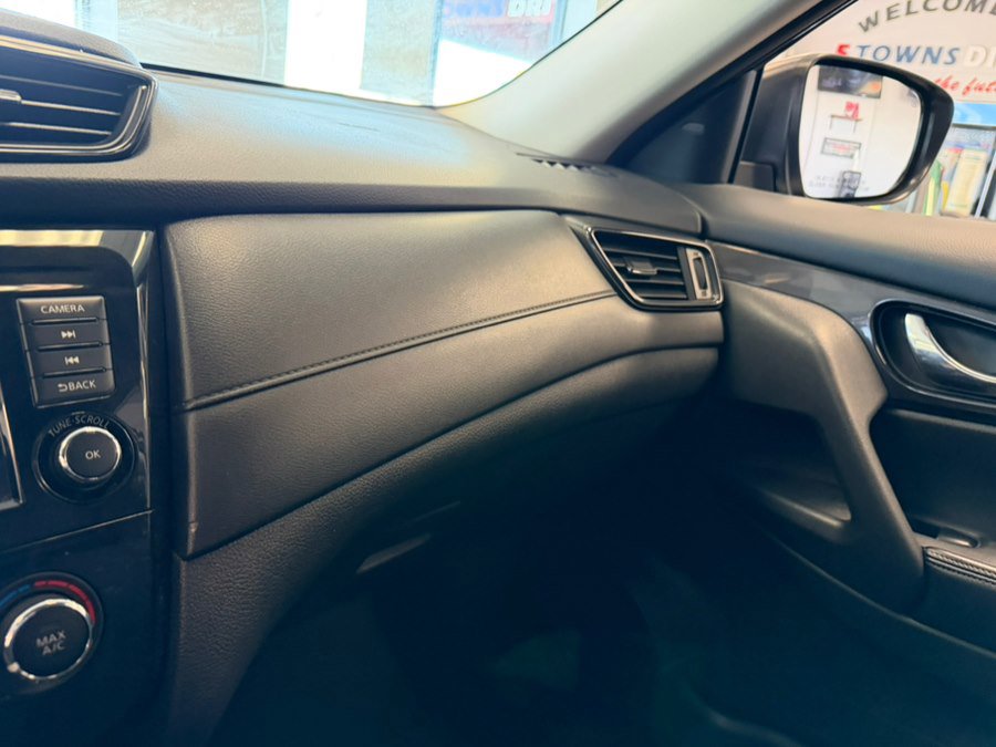 Used 2018 Nissan Rogue S image 49