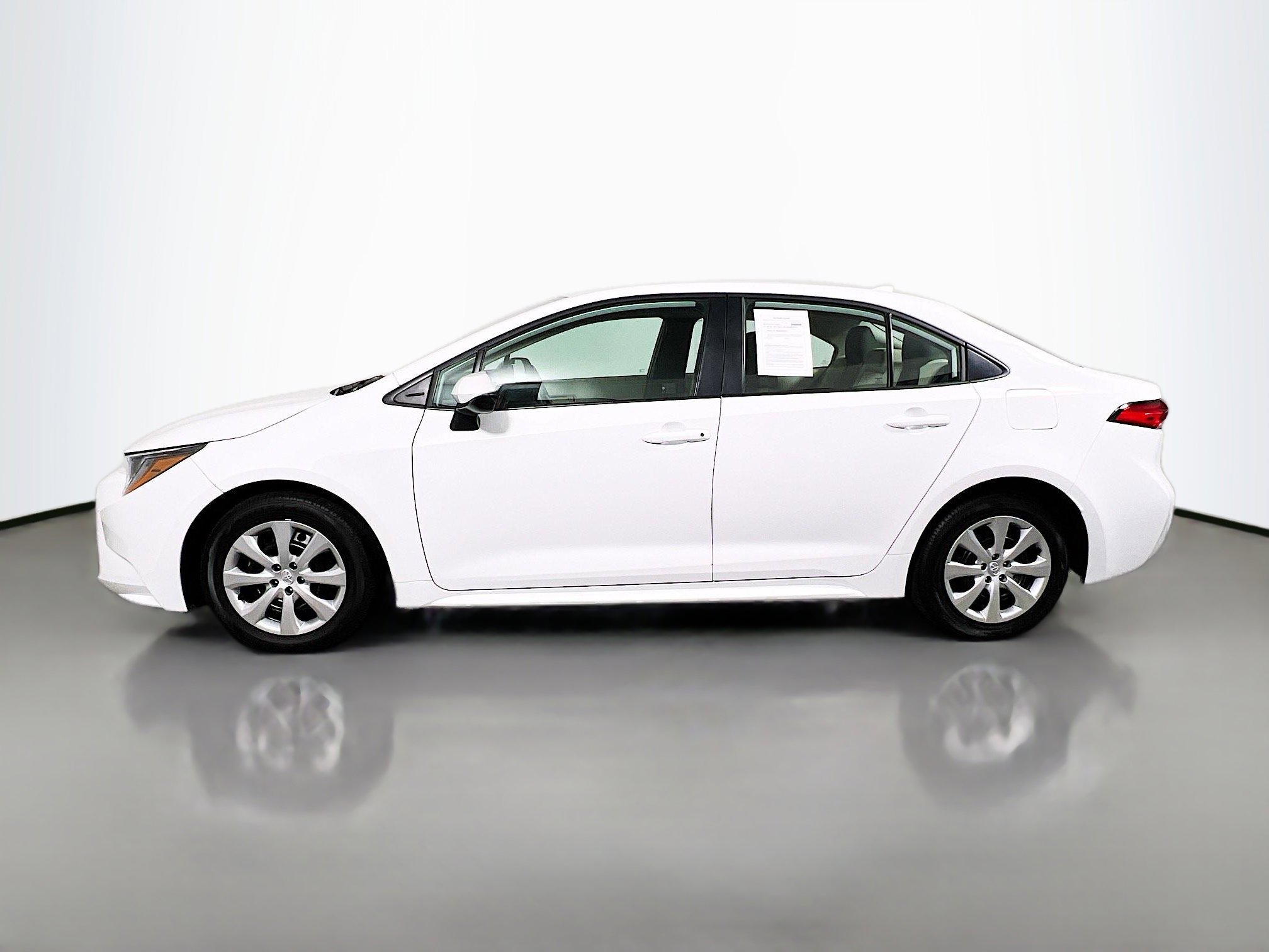 Used 2025 Toyota Corolla LE FWD image 9