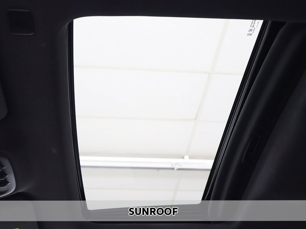 Used 2023 GMC Canyon Denali image 3