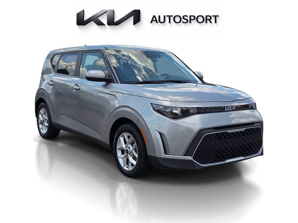 Certified 2023 Kia Soul S FWD image 3