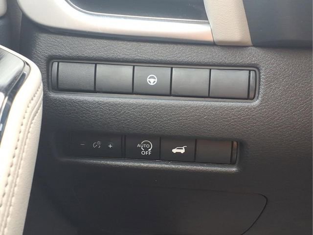 Used 2025 Nissan Rogue SV image 15
