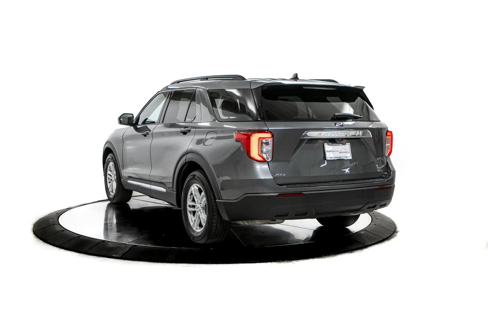 Used 2023 Ford Explorer XLT RWD image 3