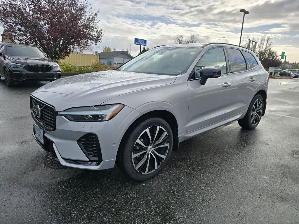 Used 2023 Volvo XC60 B5 Plus w/ Climate Package image 3