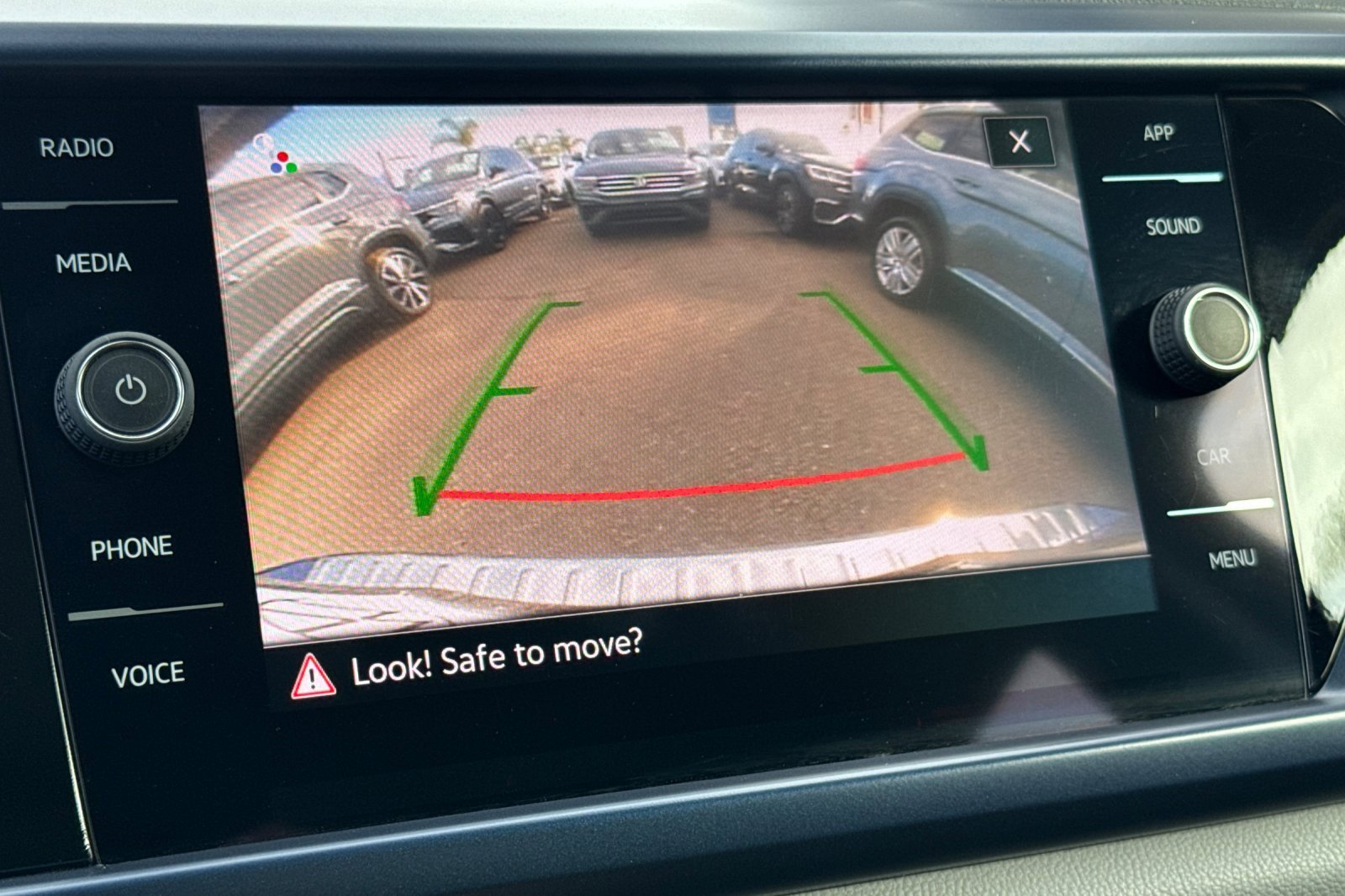 Used 2023 Volkswagen Taos SE w/ Panoramic Sunroof Package image 19