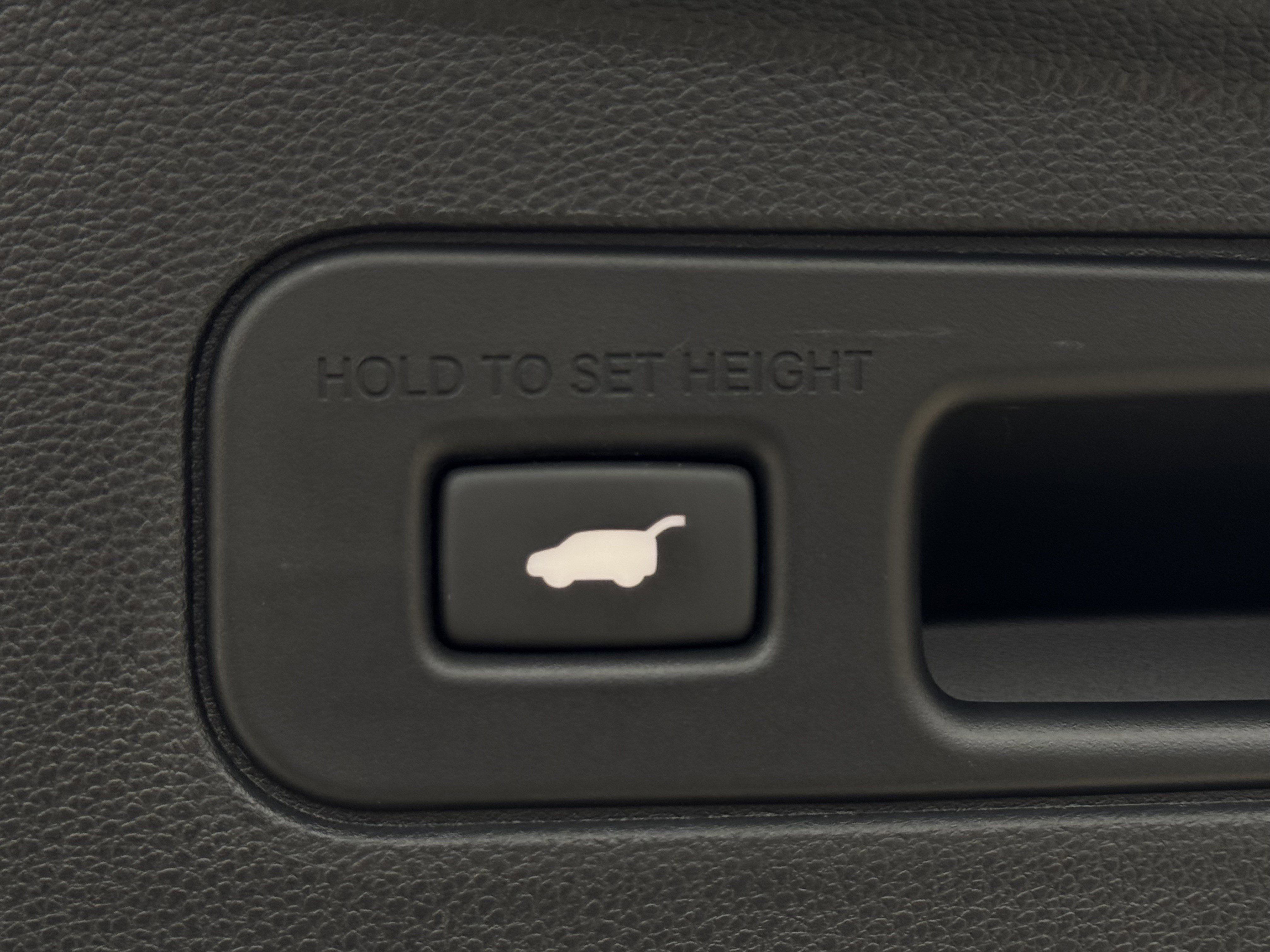 Used 2025 Acura MDX SH-AWD w/ Technology Package image 9