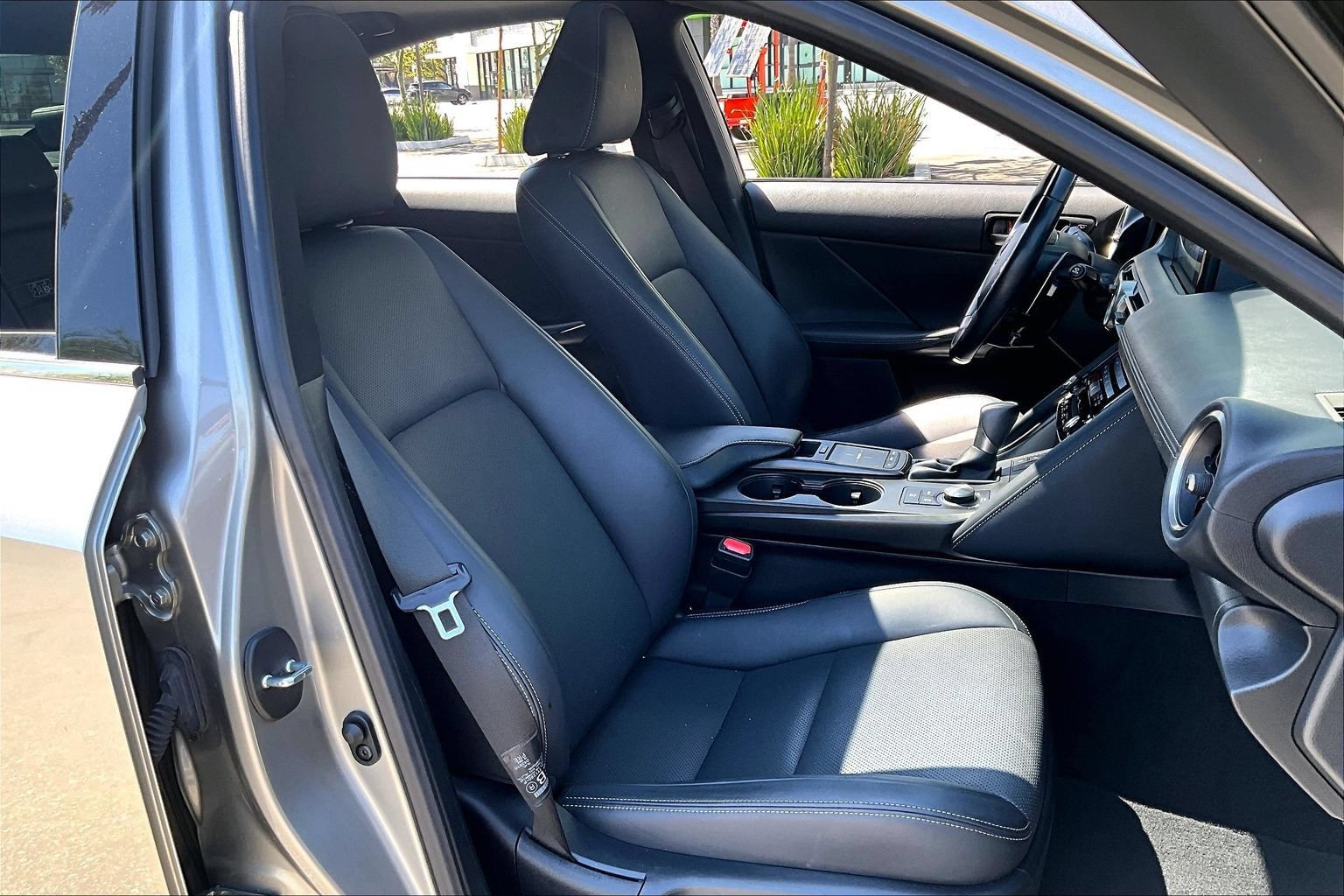 Used 2022 Lexus IS 300 w/ Premium Package RWD image 8