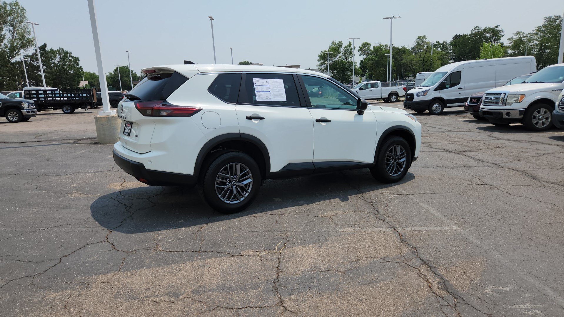 Used 2024 Nissan Rogue S AWD/4WD image 10