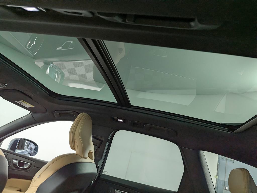 Used 2023 Volvo XC60 B5 Ultimate w/ Climate Package image 13
