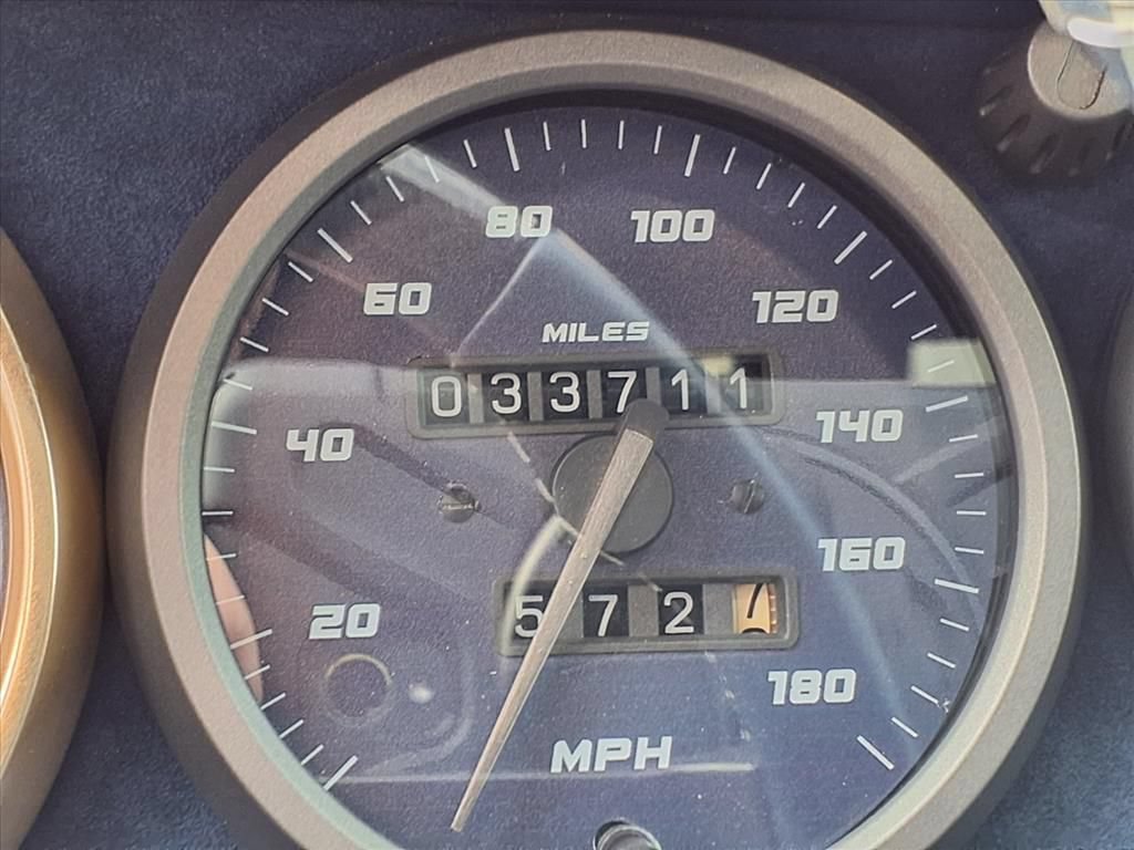 Used 1990 Porsche 911 Carrera RWD image 20