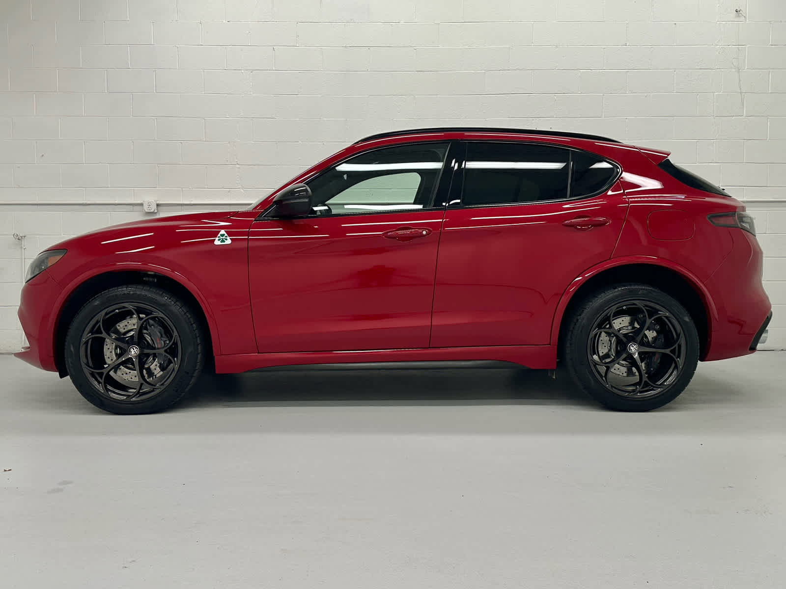 Used 2024 Alfa Romeo Stelvio Quadrifoglio w/ Active Assist Plus Package AWD/4WD image 3