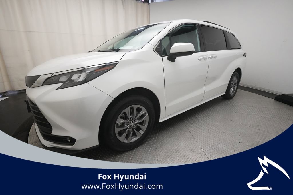 Used 2025 Toyota Sienna XLE