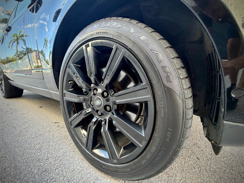 Used 2019 Land Rover Range Rover Supercharged AWD/4WD image 23