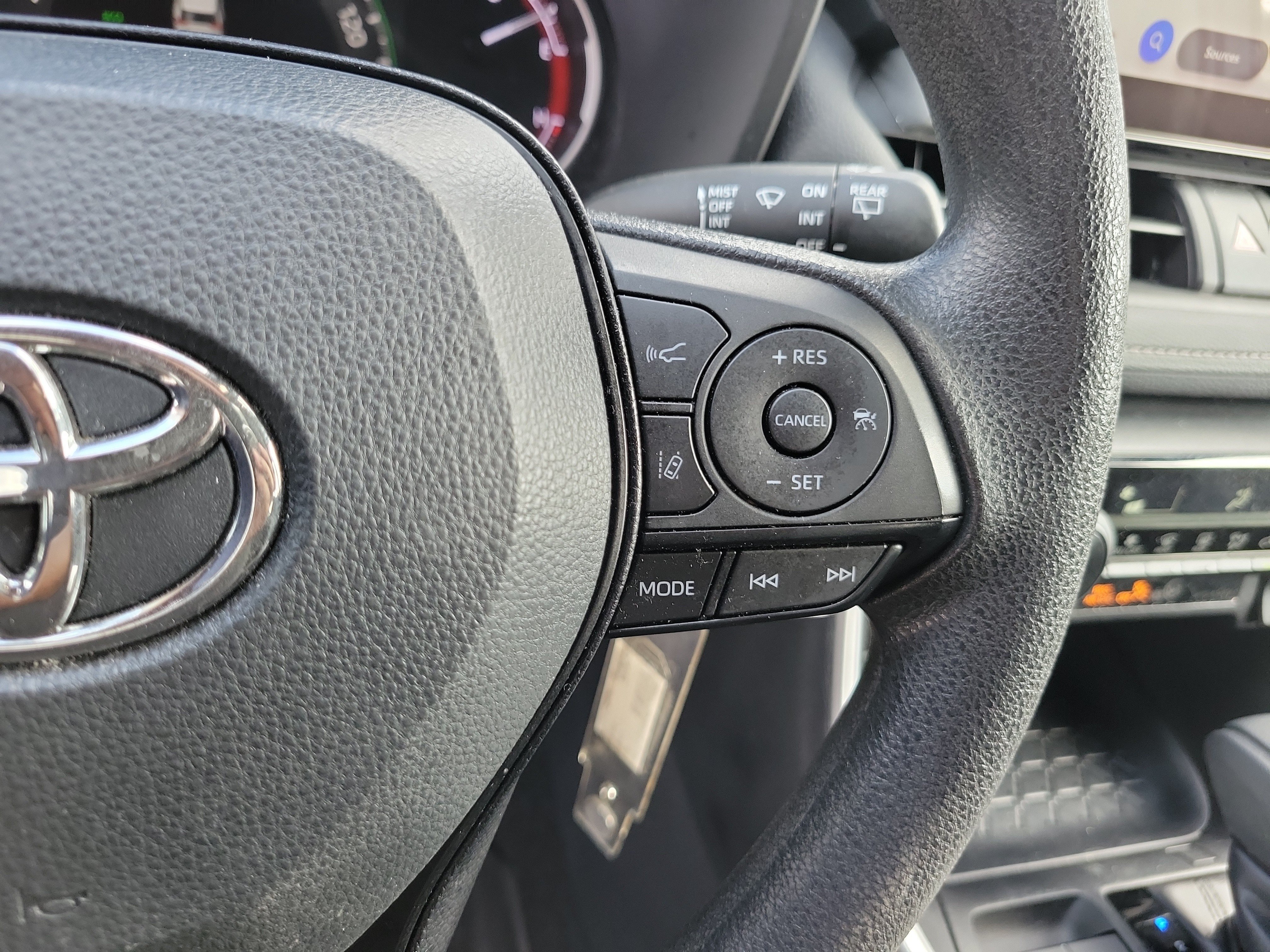 Certified 2025 Toyota RAV4 LE FWD image 27