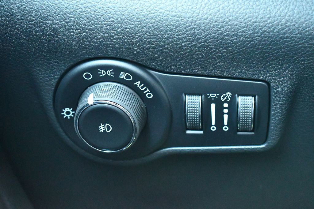 New 2026 Jeep Compass Latitude image 13