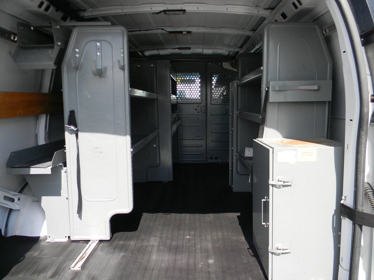 Used 2015 Chevrolet Express 2500 RWD image 5