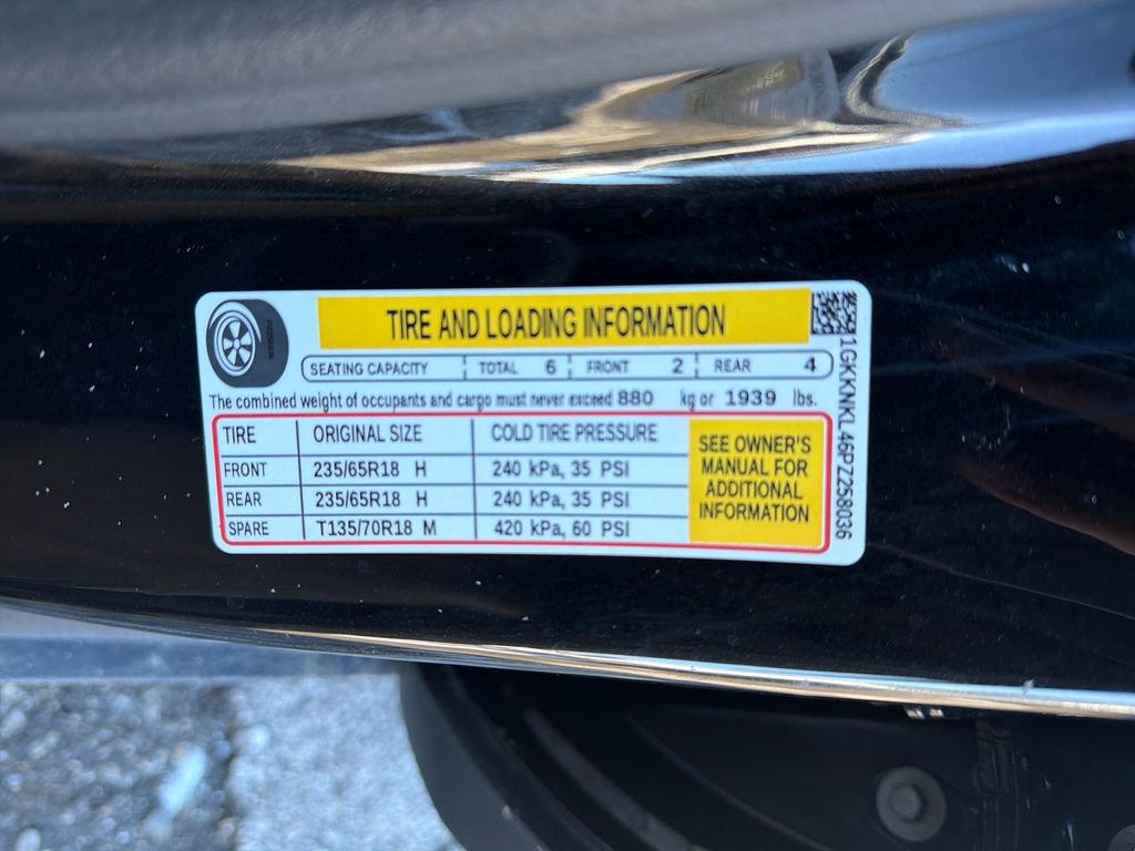 Used 2023 GMC Acadia SLE w/ Driver Convenience Package image 26