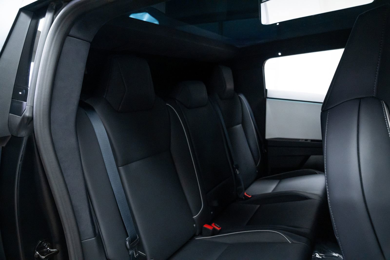 Used 2024 Tesla Cybertruck AWD Crew Cab image 22