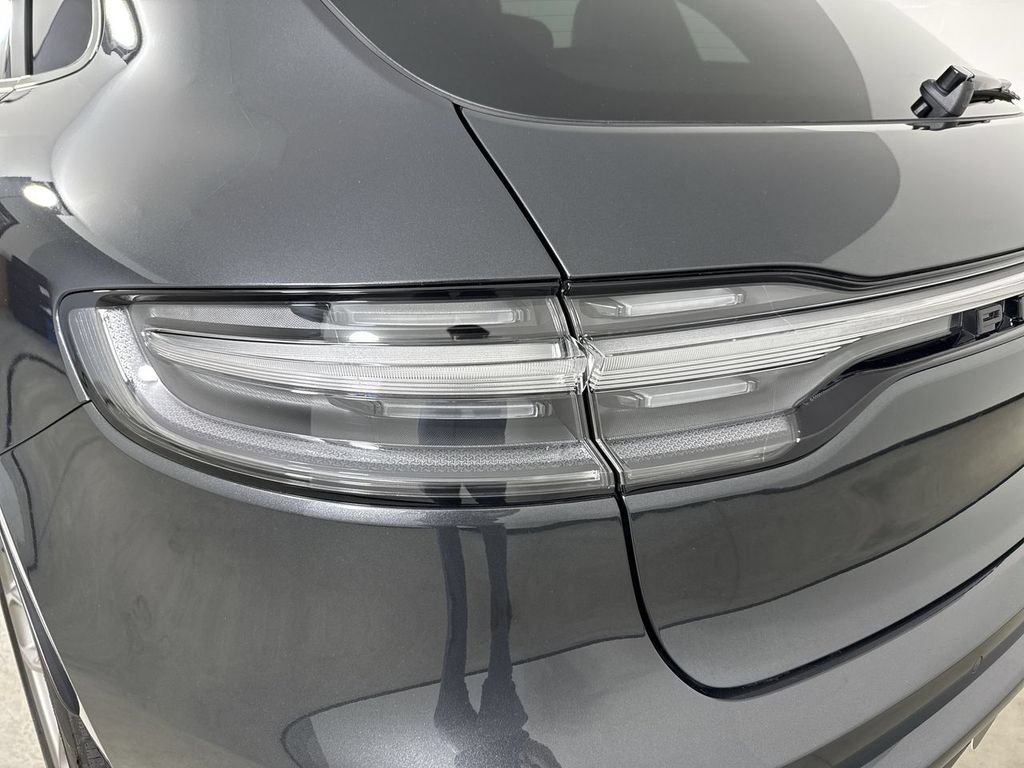 Certified 2025 Porsche Macan GTS AWD/4WD image 17