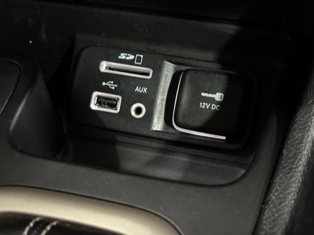 Used 2018 Jeep Cherokee Latitude w/ Safety Group AWD/4WD image 19