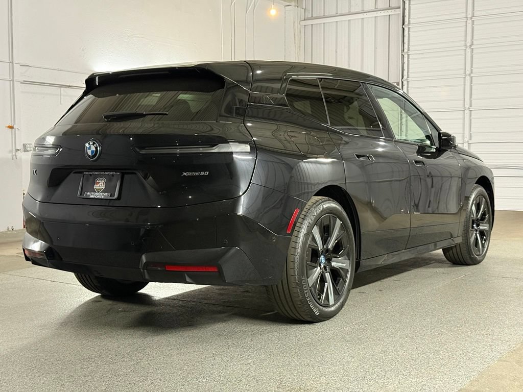 Used 2023 BMW iX xDrive50 w/ Sport Package AWD/4WD image 9