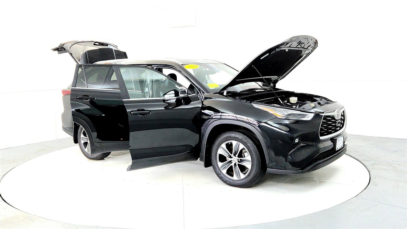 Used 2024 Toyota Highlander XLE image 12