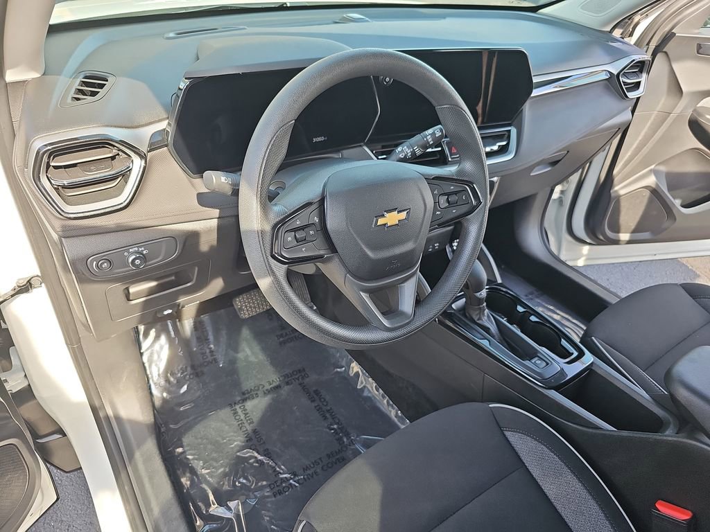Used 2025 Chevrolet TrailBlazer LT AWD/4WD image 15