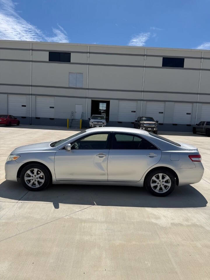 Used 2010 Toyota Camry LE image 4