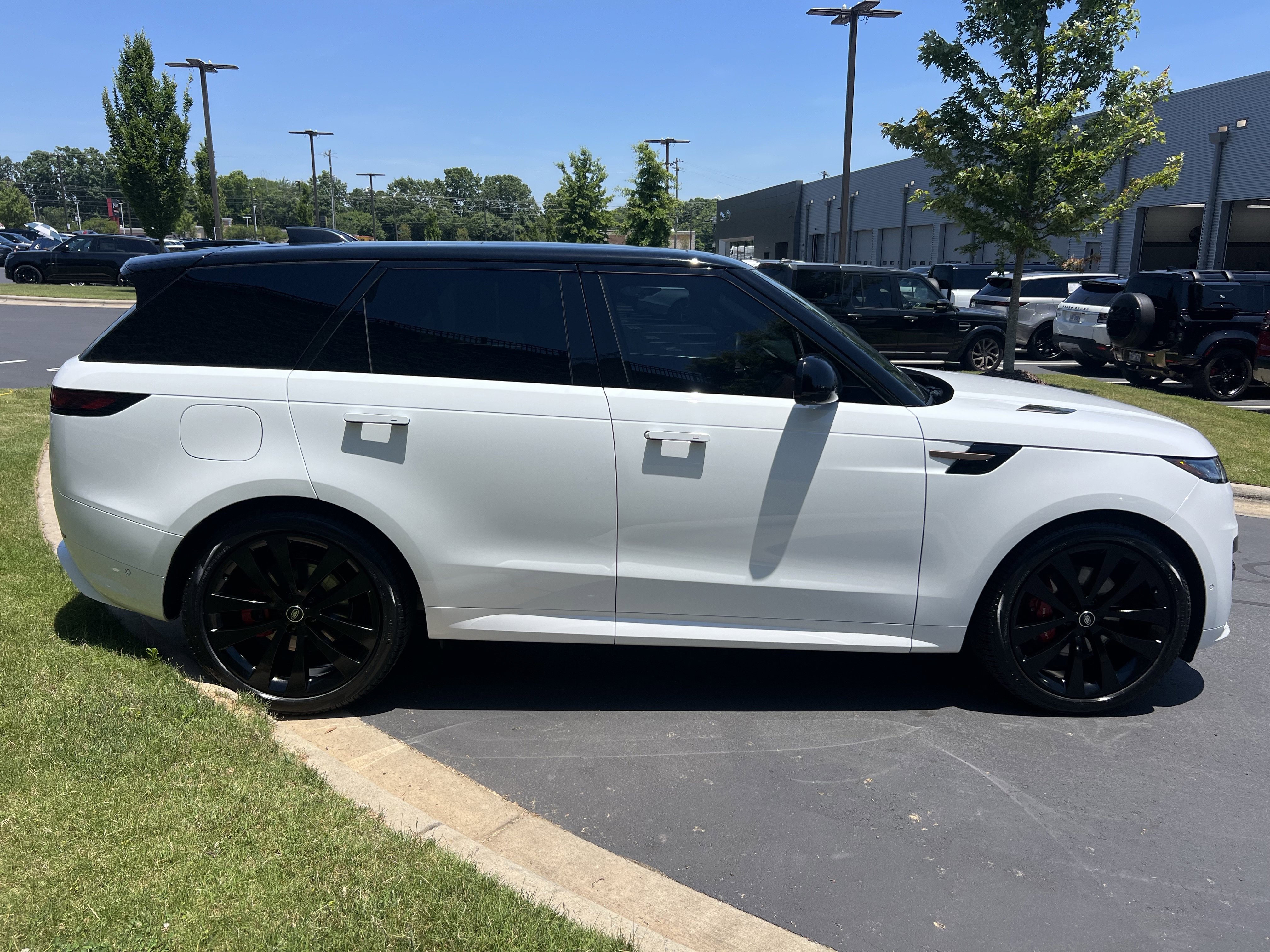 Certified 2025 Land Rover Range Rover Sport Dynamic SE AWD/4WD image 8