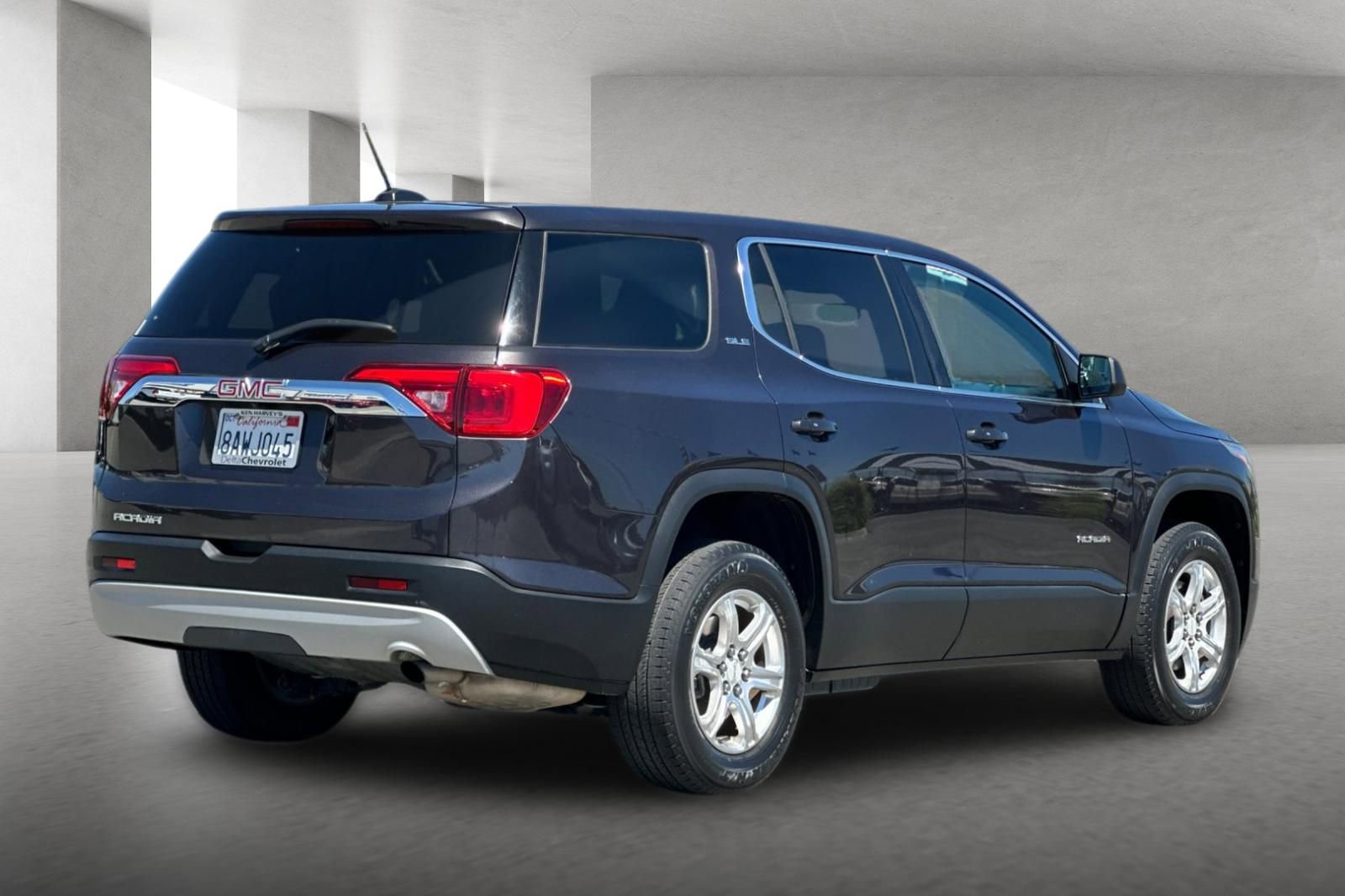 Used 2018 GMC Acadia SLE FWD image 4