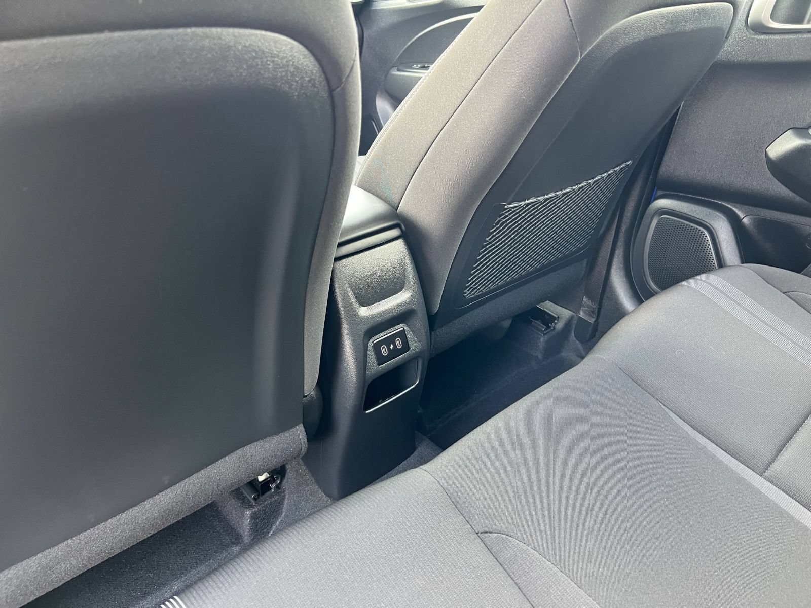 Used 2025 Hyundai Venue SEL FWD image 25