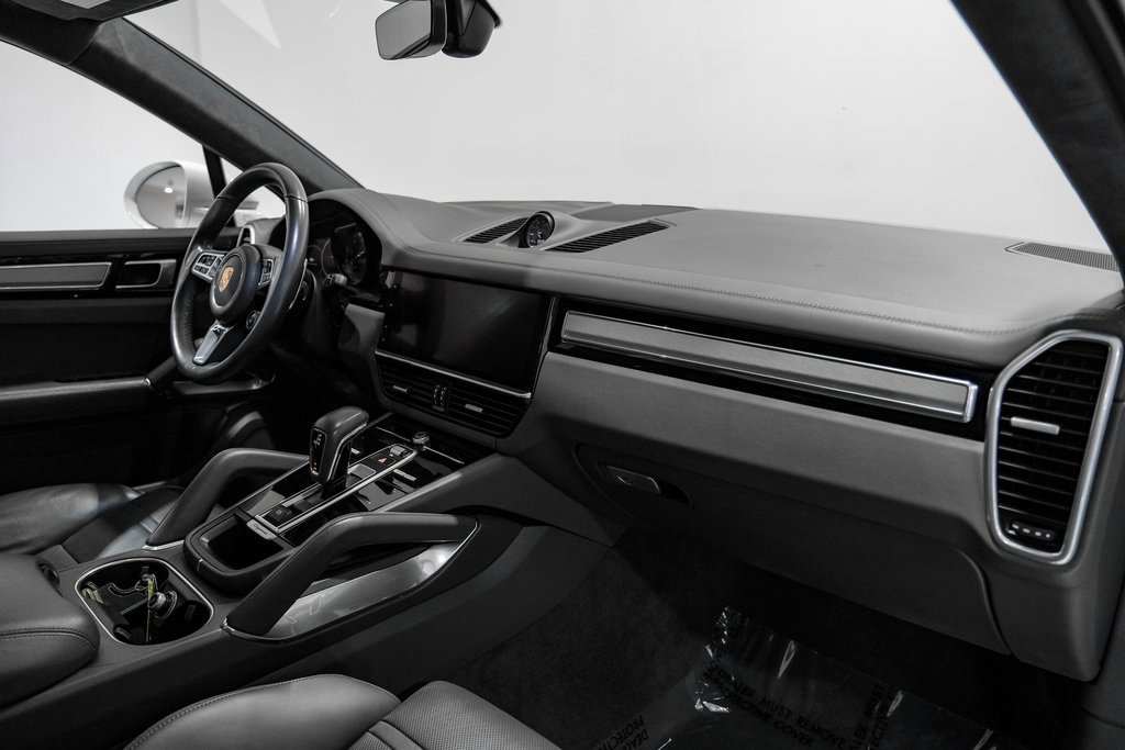Used 2020 Porsche Cayenne Turbo image 12
