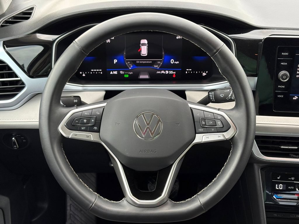 Used 2025 Volkswagen Taos SE FWD image 32