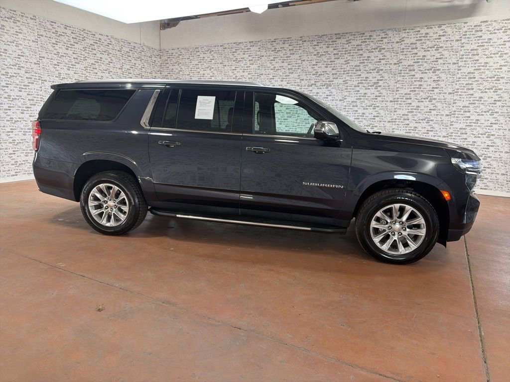 Used 2023 Chevrolet Suburban Premier image 8