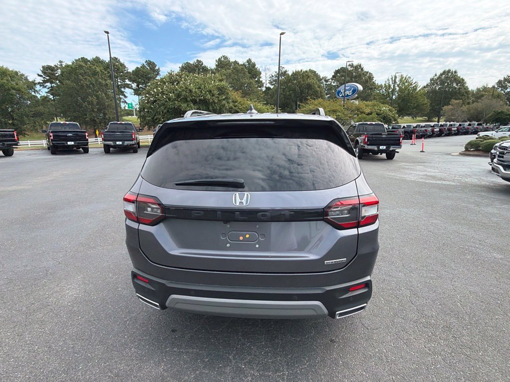 Used 2025 Honda Pilot Touring image 12