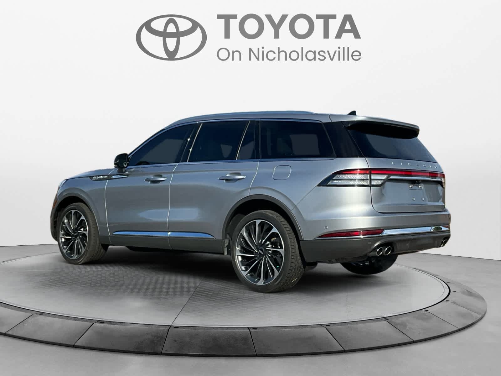 Used 2022 Lincoln Aviator Reserve w/ Equipment Group 201A AWD/4WD image 3