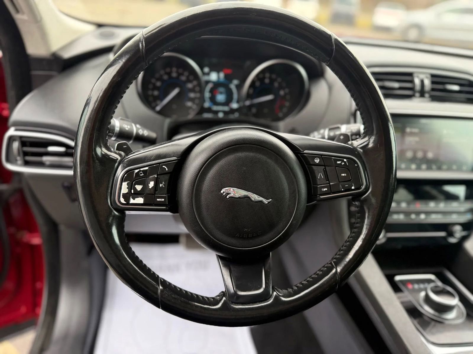 Used 2019 Jaguar F-PACE Premium image 31