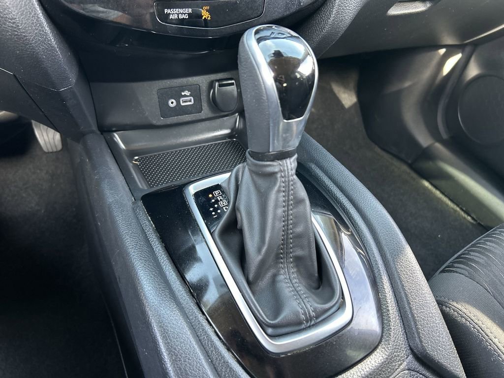 Used 2020 Nissan Rogue SV FWD image 15