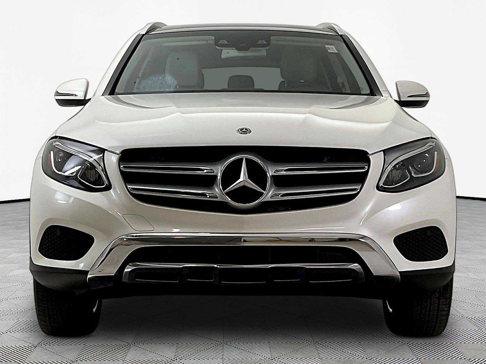 Used 2018 Mercedes-Benz GLC 300 4MATIC image 2