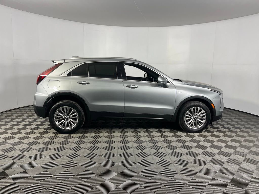 Used 2024 Cadillac XT4 Premium Luxury image 4