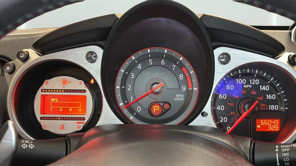 Used 2009 Nissan 370Z Touring image 29