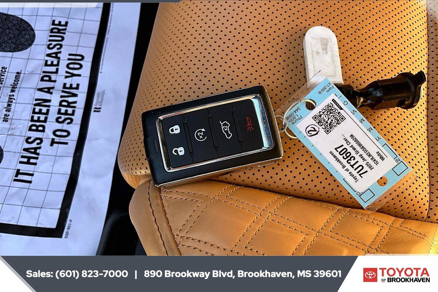 Used 2025 Jeep Grand Cherokee L Summit AWD/4WD image 10